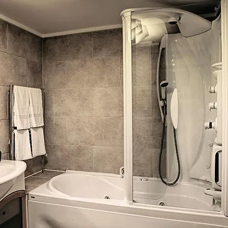Gilmore Group Flat شقة