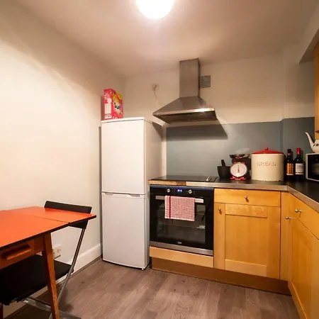 Charming 2 Bedroom Flat In Leith, By Guestready *