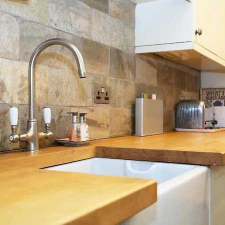 Daire Traditional 2 Bed With Fireplace In New Town,