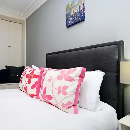 Traditional 2 Bed With Fireplace In New Town, *