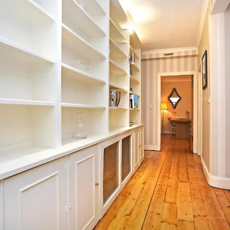 Traditional 2 Bed With Fireplace In New Town, * Edinburgh