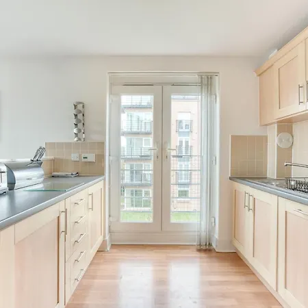 Modern, Bright In Appin Place Appartement