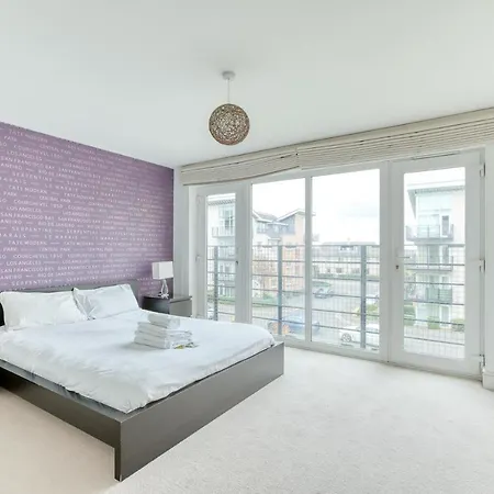 Modern, Bright In Appin Place Appartement