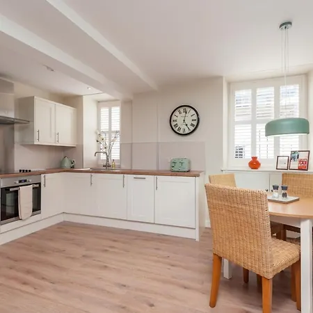 West End Gem Apartament *