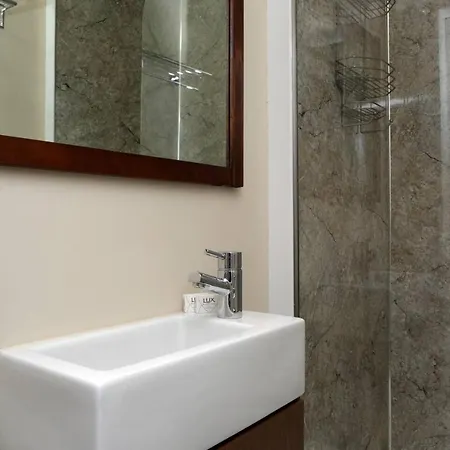 Stockbridge Apartment