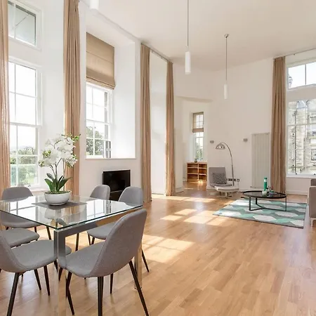 Luxury 3 Bedroom Duplex In The Iconic Quartermile With Stunning Balcony Views *