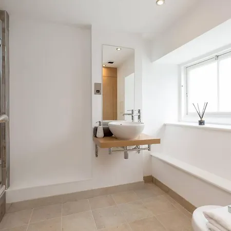 شقة Luxury 3 Bedroom Duplex In The Iconic Quartermile With Stunning Balcony Views إدنبرة