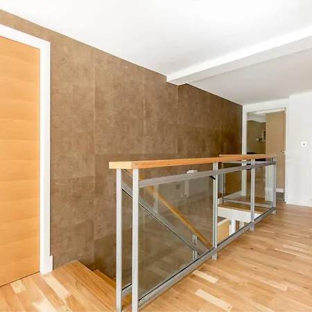 Luxury 3 Bedroom Duplex In The Iconic Quartermile With Stunning Balcony Views شقة