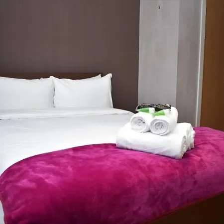 Spacious 2br W Parking, 10 Mins To Centre By Car *