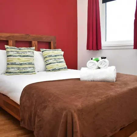 Spacious 2br W Parking, 10 Mins To Centre By Car Apartment