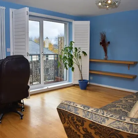 Apartment Spacious 2br W Parking, 10 Mins To Centre By Car Edinburgh