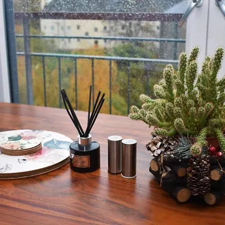 Apartment Spacious 2br W Parking, 10 Mins To Centre By Car