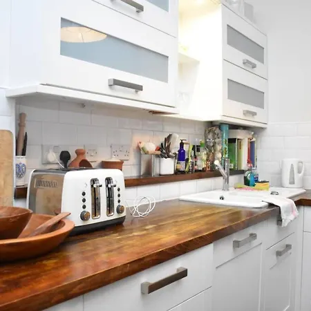Quirky 1br 20 Mins To Centre With Excellent Views 公寓