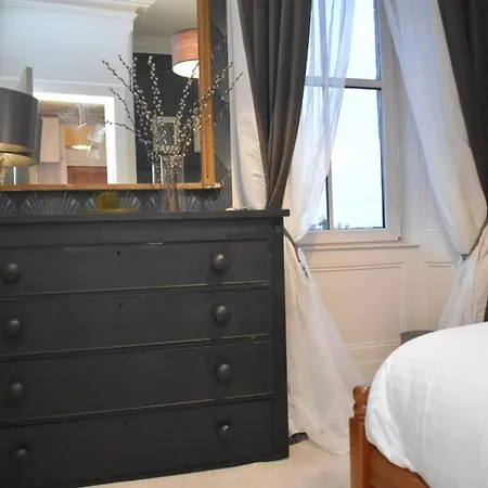 Quirky 1br 20 Mins To Centre With Excellent Views