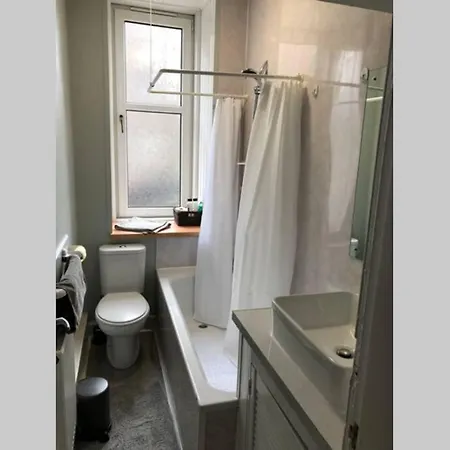 Modern Double Bed Close To City Centre إدنبرة