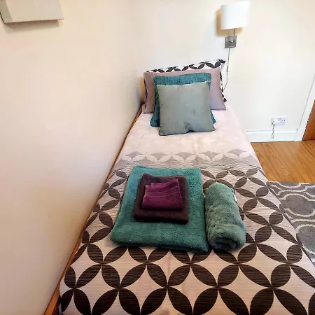 Guest house Single-double Bedroom Close To City Center