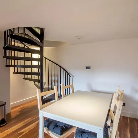 Duplex, 1br Apartment, Sleeps 4, Newhaven Harbour *