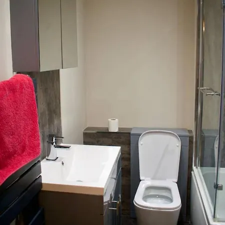Homely 2 Bed Next To Leith Walk * Edinburgh