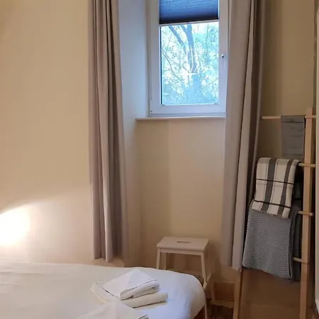 Lägenhet 3 Bedroom Next To Leafy Meadows *