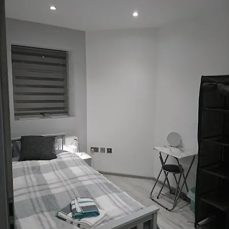 Edinroom Homestay *