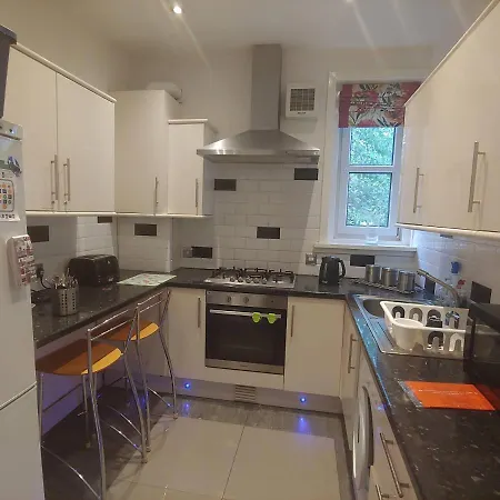 Single-double Bedroom Close To City Center Guest house