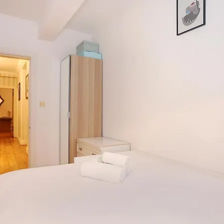 Daire Traditional 2 Bed With Fireplace In New Town, Edinburgh