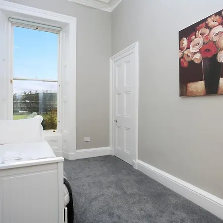 Corstorphine Road - Murrayfield View Apartment *