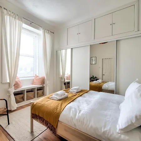 Modern Homely For 2 In By Guest Ready *