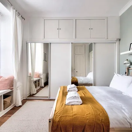 Modern Homely For 2 In By Guest Ready