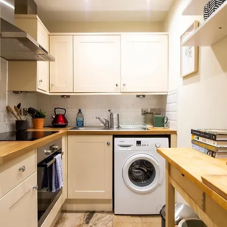 Appartement Modern Homely For 2 In By Guest Ready