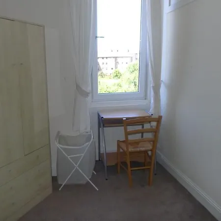 1 Bed Apartment 1Km From Royal Mile *