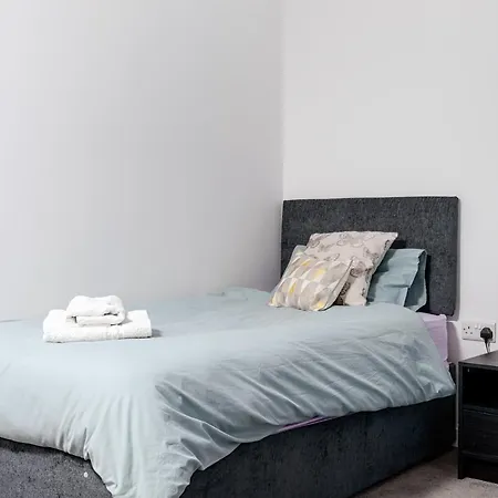 Apartment Roomy, Comfortable Near Main Attractions Edinburgh