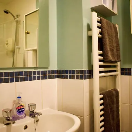 Lägenhet Welcoming And Homely 2 Bed In Location