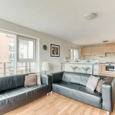 Modern, Bright In Appin Place