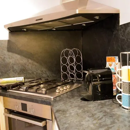 Cosy One Bed West End Flat Ideal For Tourists *