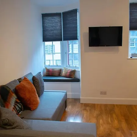 Authentic Homely 1 Bedroom On The Royal Mile Apartment