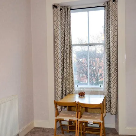 Cosy One Bed West End Flat Ideal For Tourists Appartamento *
