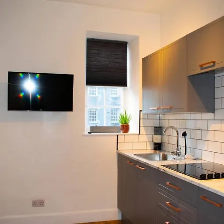 Authentic Homely 1 Bedroom On The Royal Mile