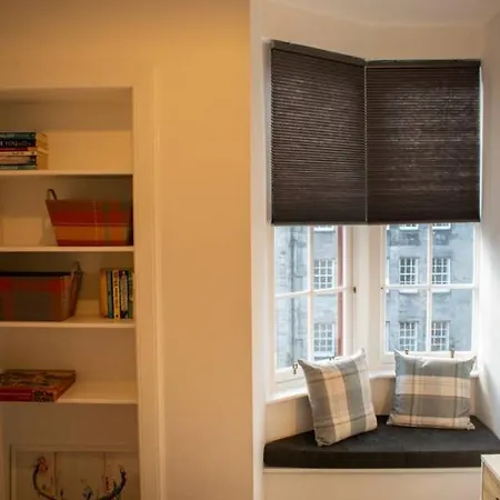 Authentic Homely 1 Bedroom On The Royal Mile *