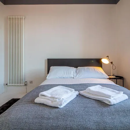 Daire 2br Apt : Central, Stylish, Incredible Views!