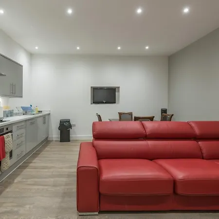 Haymarket Spacious 3 Bedroom Street Level Appartamento *