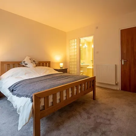 Altido Elegant 2br Apt With Balcony And Parking إدنبرة