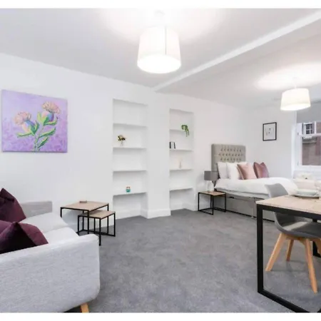 Private Entrance Studio Near The Grassmarket