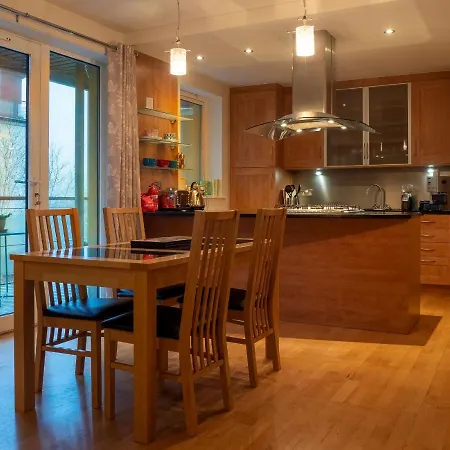 Altido Elegant 2br Apt With Balcony And Parking * إدنبرة