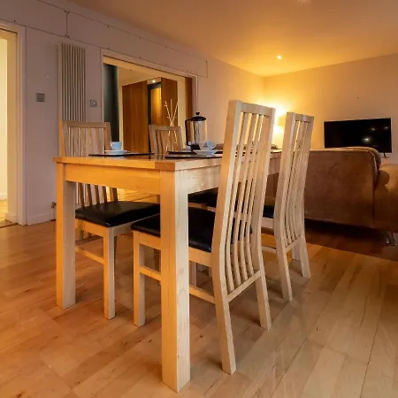 Altido Elegant 2br Apt With Balcony And Parking شقة *