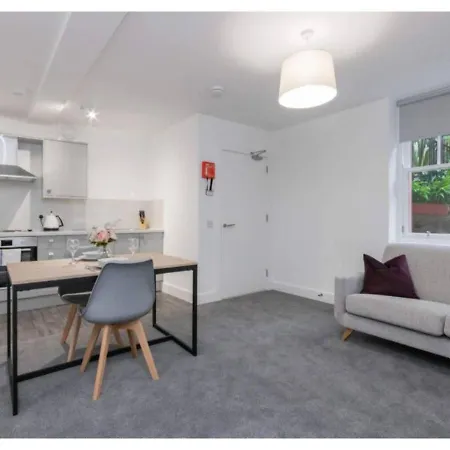 Private Entrance Studio Near The Grassmarket شقة *
