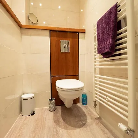 Altido Elegant 2br Apt With Balcony And Parking * 에든버러