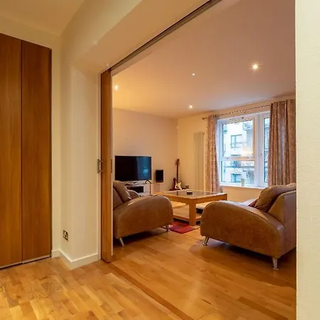 شقة Altido Elegant 2br Apt With Balcony And Parking *