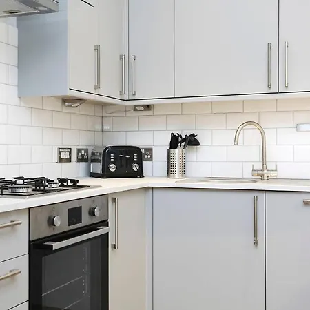 Daire Altido Modern, Stylish Apt. In Excellent Central Location *