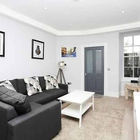 Daire Altido Modern, Stylish Apt. In Excellent Central Location *